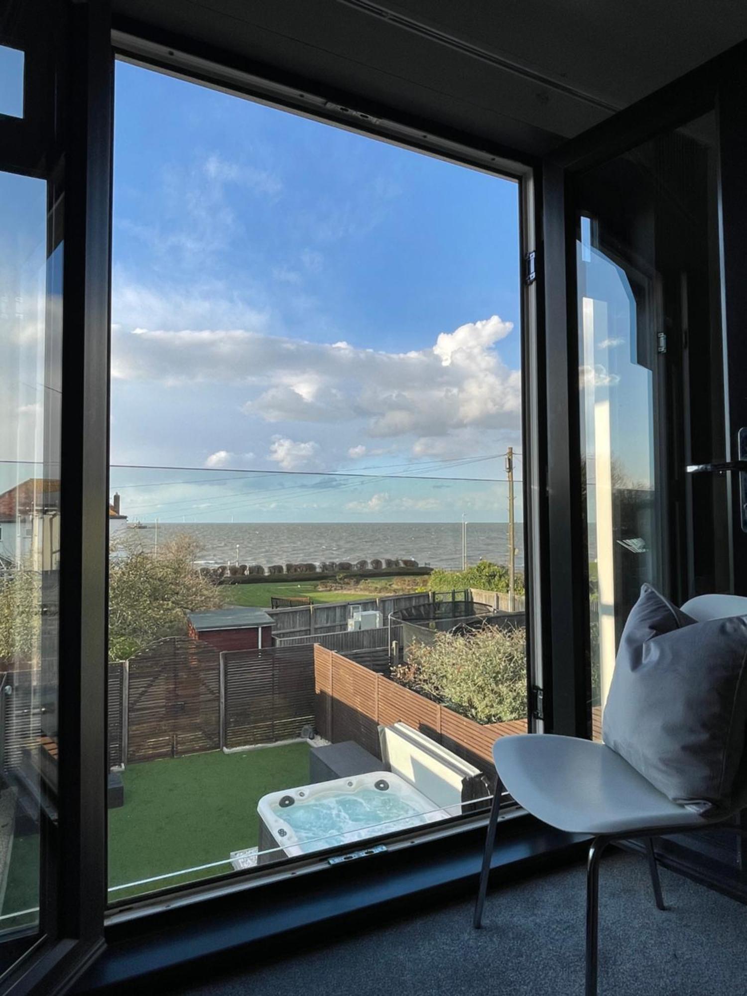 Broadway Beach Home With Hot Tub Херн Бей Екстериор снимка