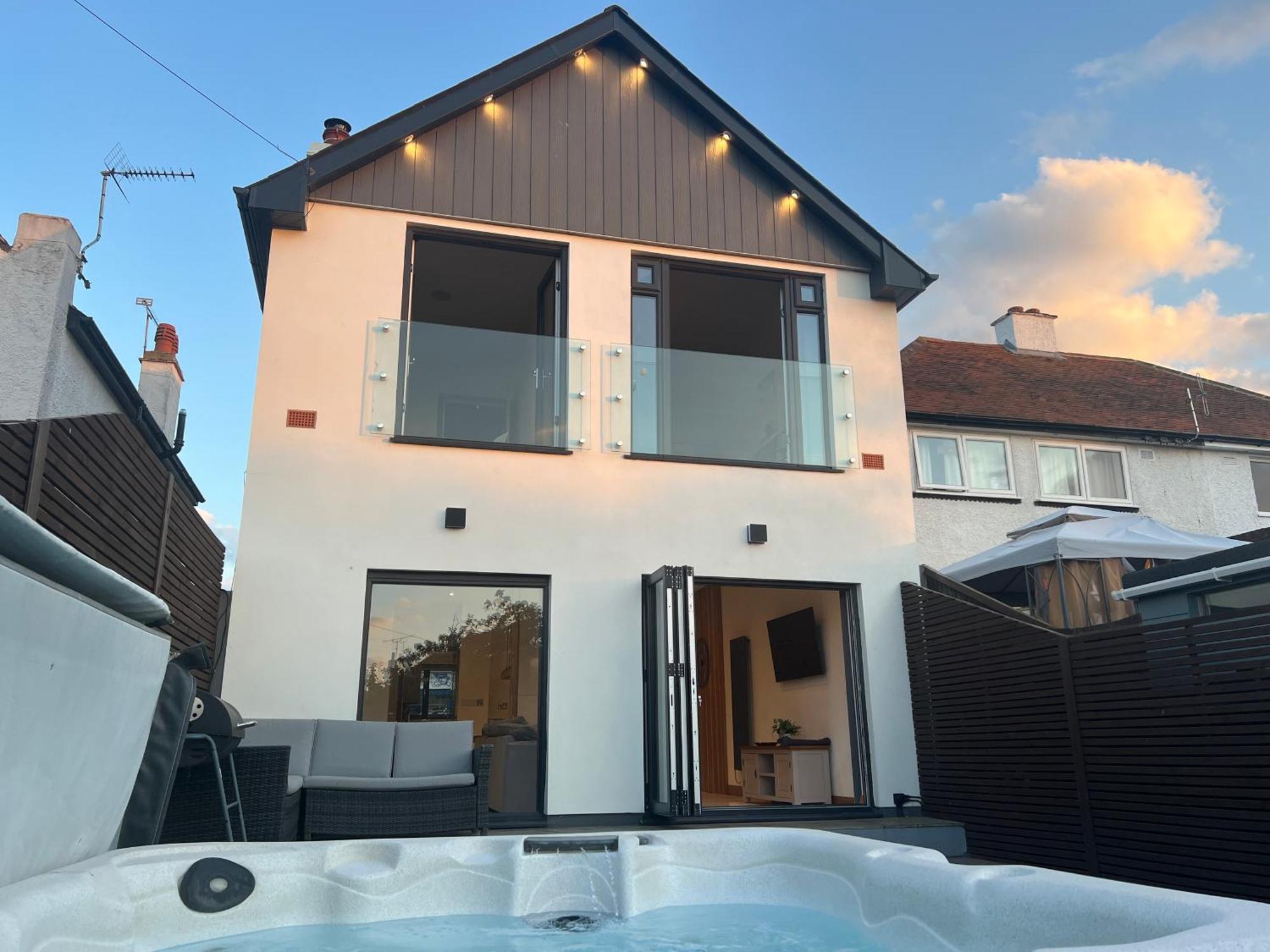 Broadway Beach Home With Hot Tub Херн Бей Екстериор снимка
