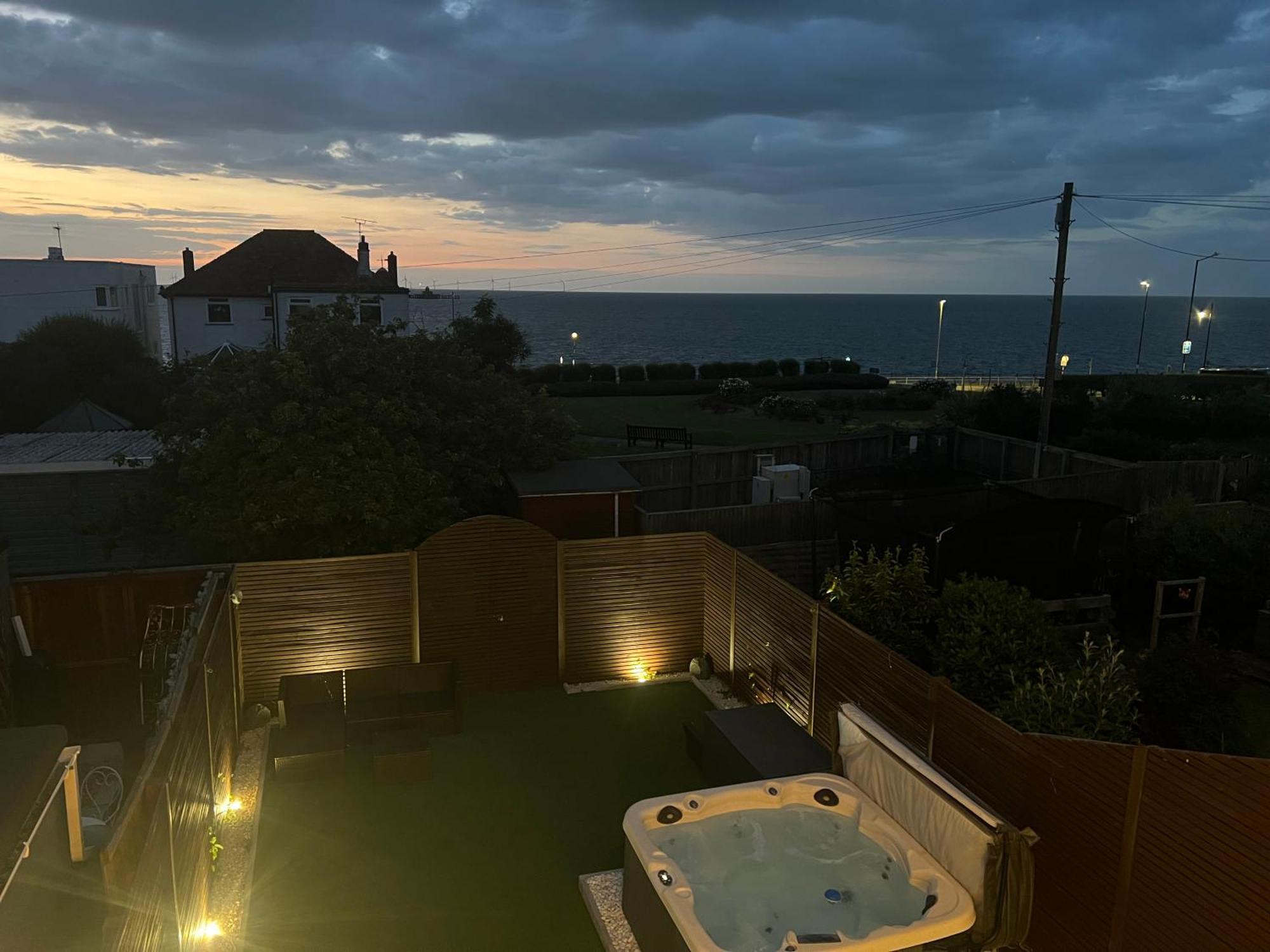 Broadway Beach Home With Hot Tub Херн Бей Екстериор снимка